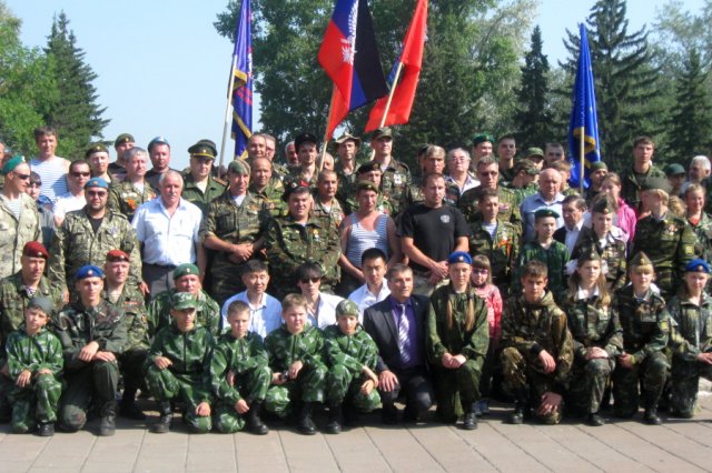 Спецназ "Ураган" вручает васильковые береты курсантам ВПК "Рысь"
